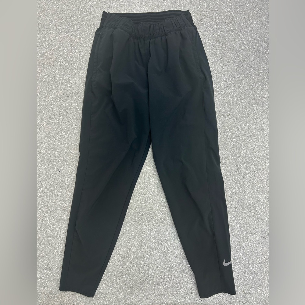 NWOT Nike Dri-Fit Women’s Elastic Waist 7/8 Length Tapered Pants Size S - Picture 1 of 6